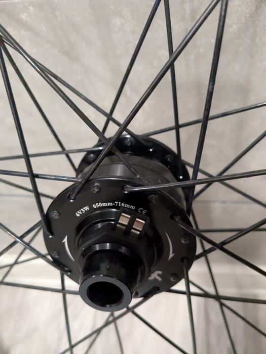 Roti cursiera/gravel 28 cu dinamo in butuc +far led