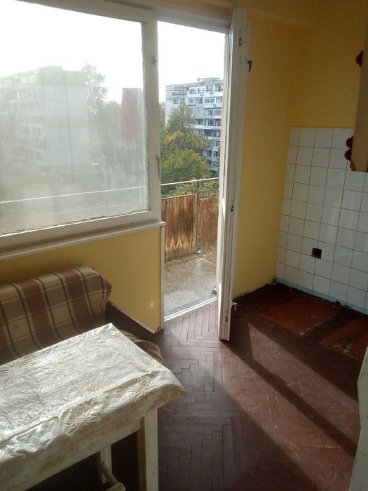 Дава се под наем Тристаен апартамент в Бургас, Меден рудник - зона В - 65 кв.м за 300 € - Снимка #1