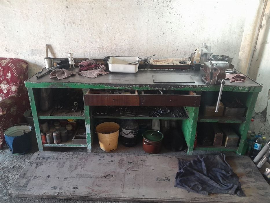 Стол верстак и тиски