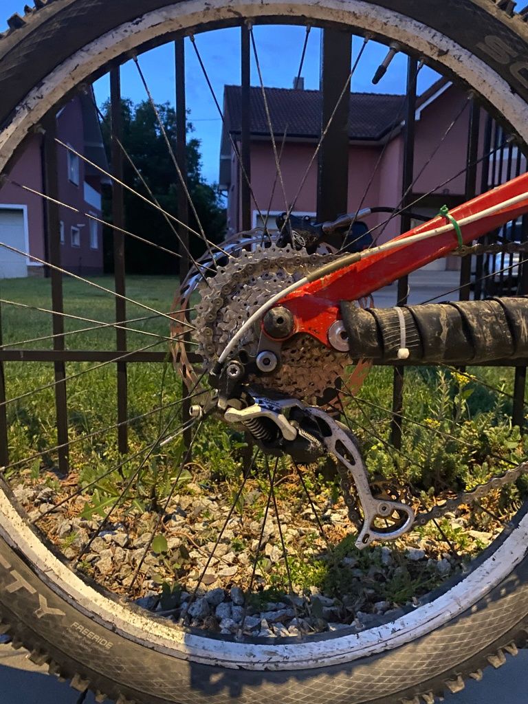 Vând sau schimb Bicicleta Canyon FRX 9.0