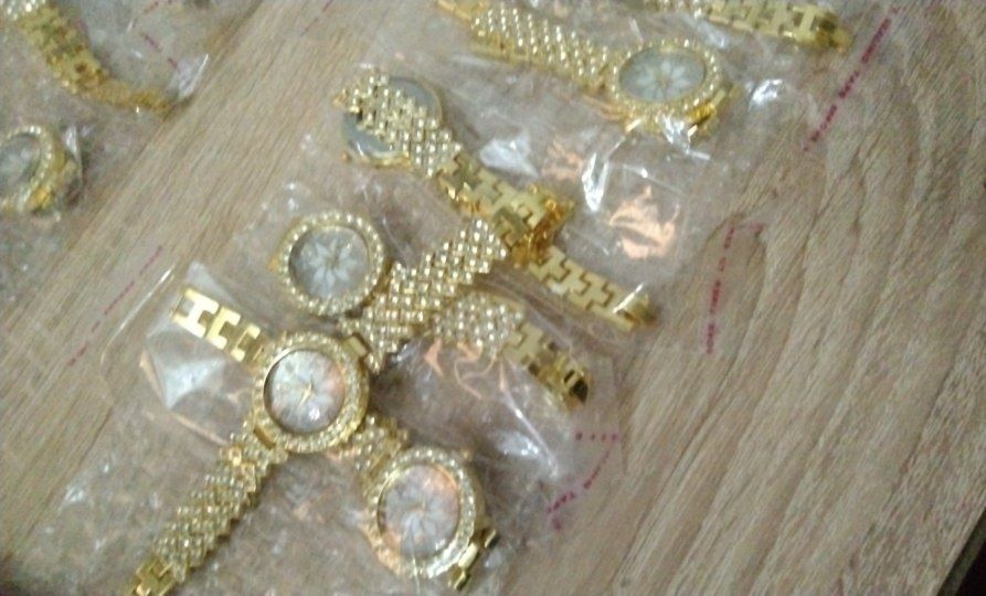 (erkak - qo'l soat) ( ayol - qo'l soat+bracelet)