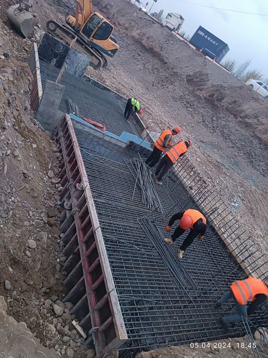 Бригада строителей монолитчики