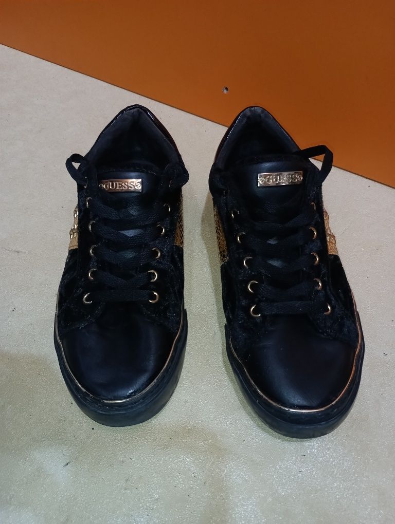 Guess N 39 кожени - 45 лв