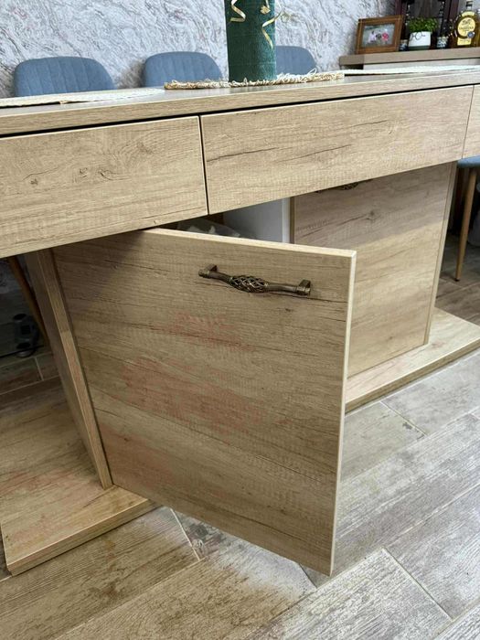 Дизайнерска трапезна маса – 170×65×77 см, масивна и стилна