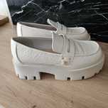 Лоуфури STEVE MADDEN Пантофи 'MADLOVE Дизайн: Подметка с грайферсил