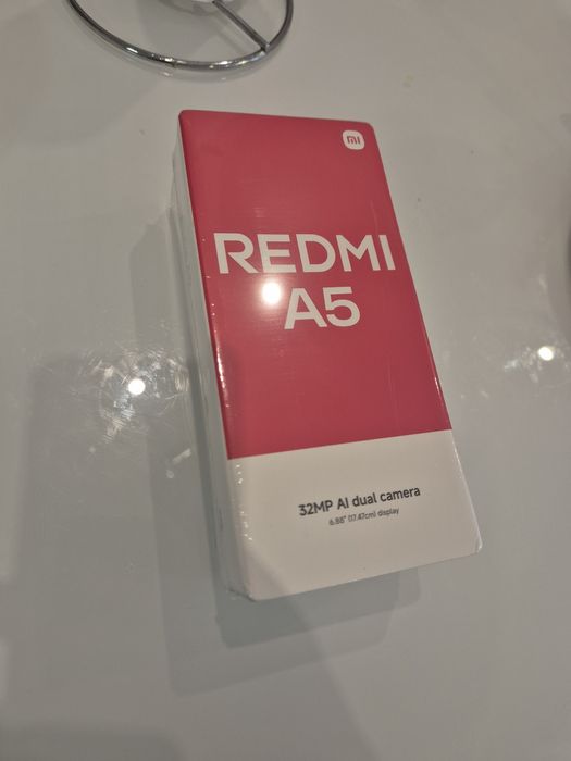 Xiaomi Redmi a5 64 gb черен Запечатан  Отключен към всеки