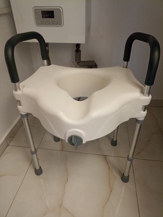 Inaltator WC cu patru picoare si suporti de brate