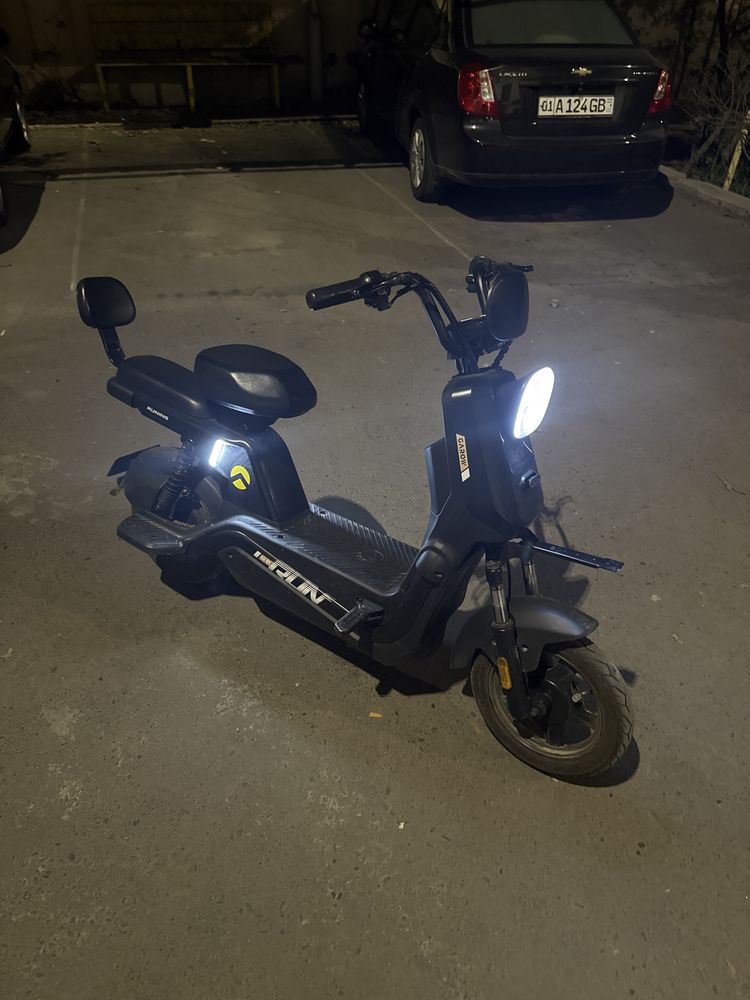 Скутер  Garow run