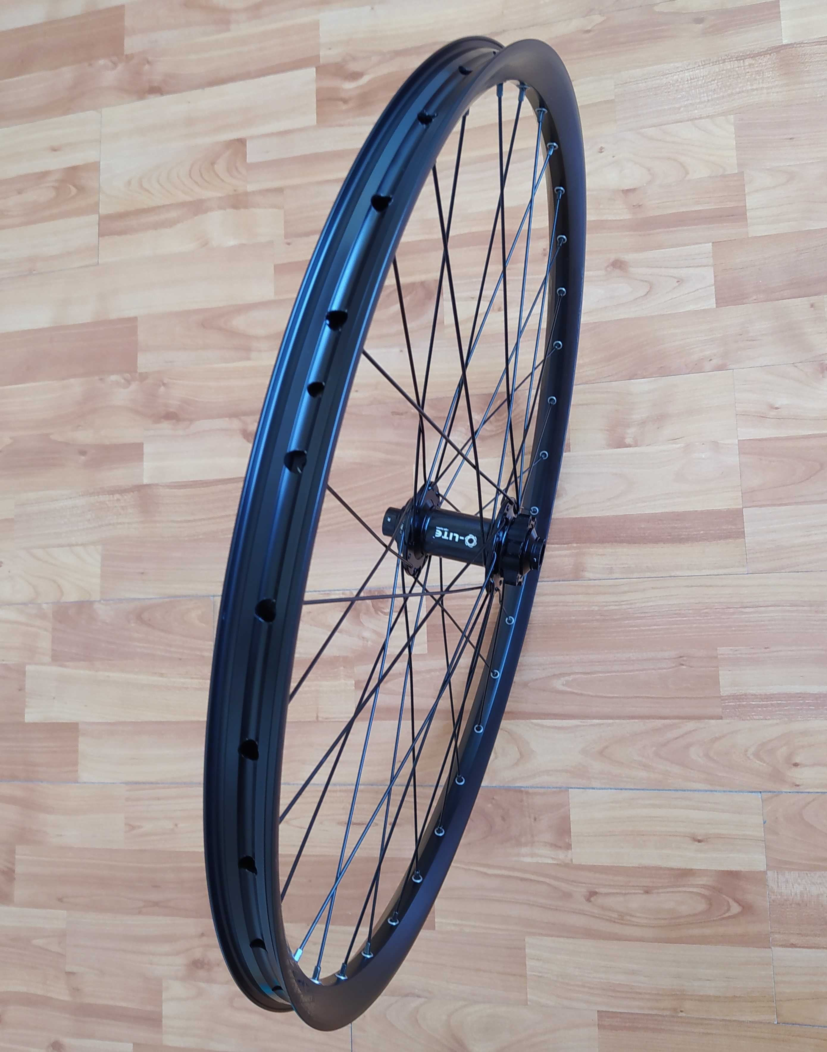 Roata fata 27.5" (sau 29") butuc boost 15x110 mm