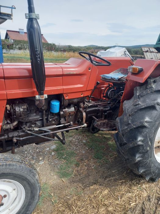 Vând tractor  Fiat  450