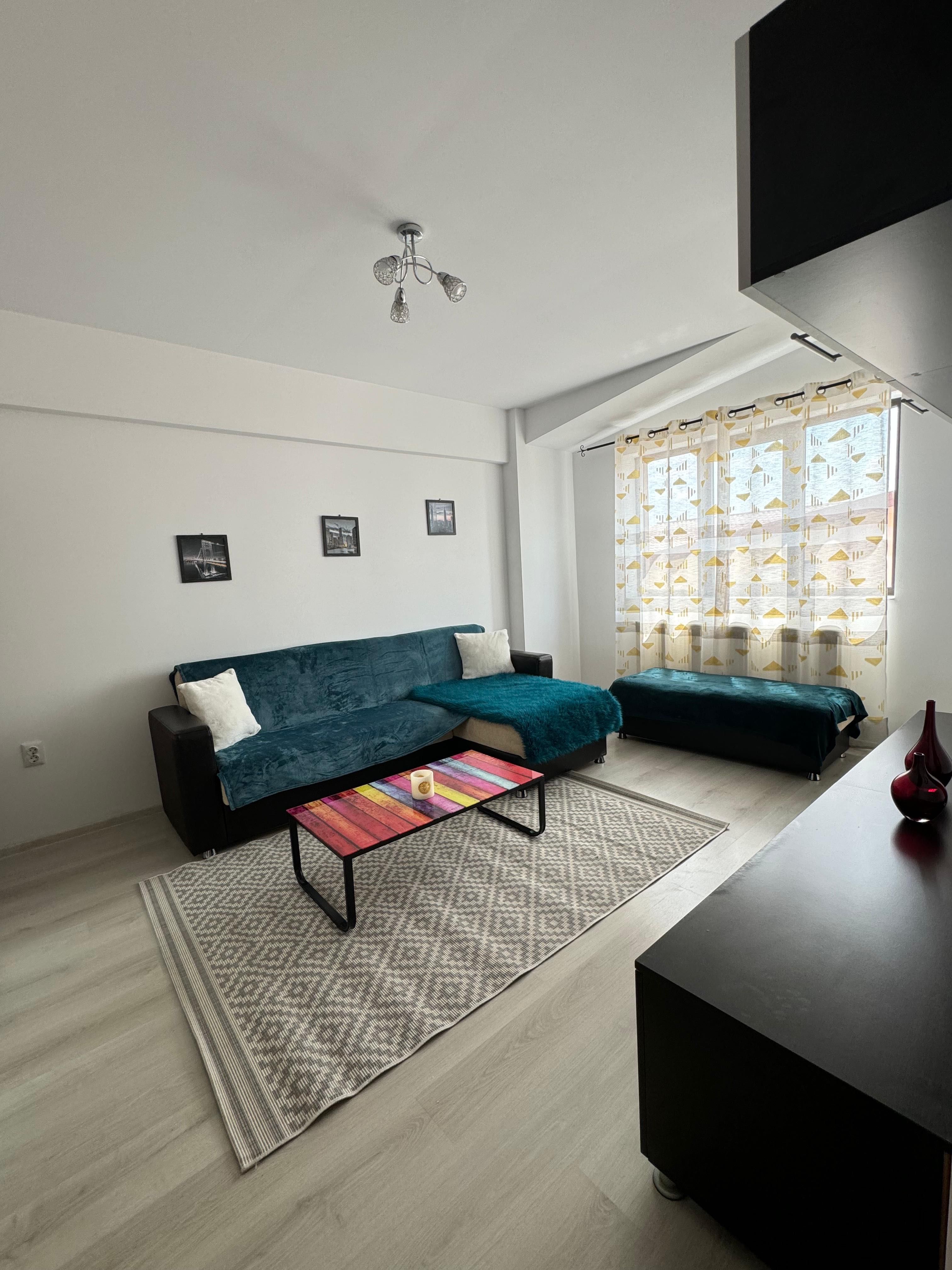 Inchiriez apartament cu o camera 350€/luna