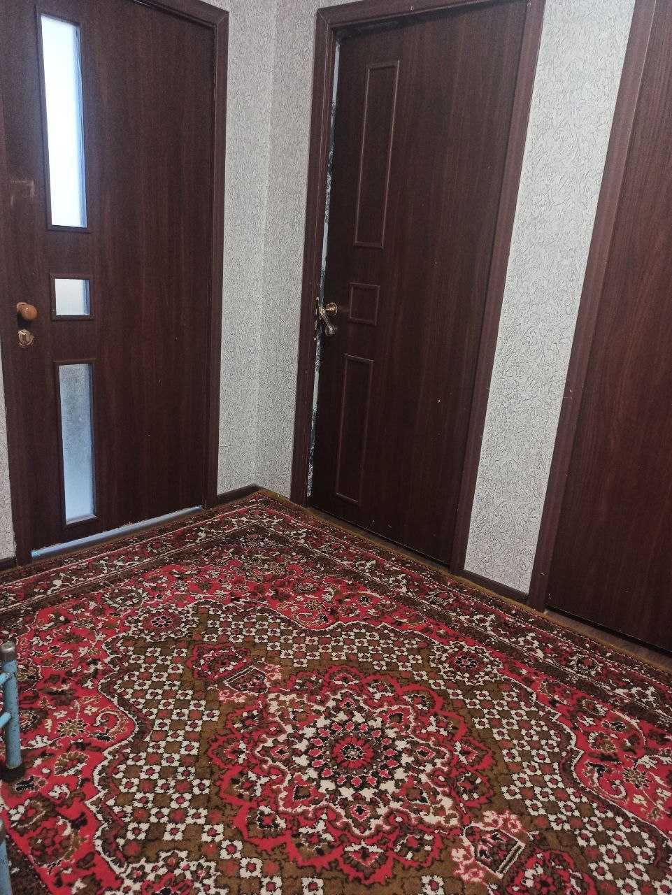 Сотилади 2 хона 3 этаж Спутникдан