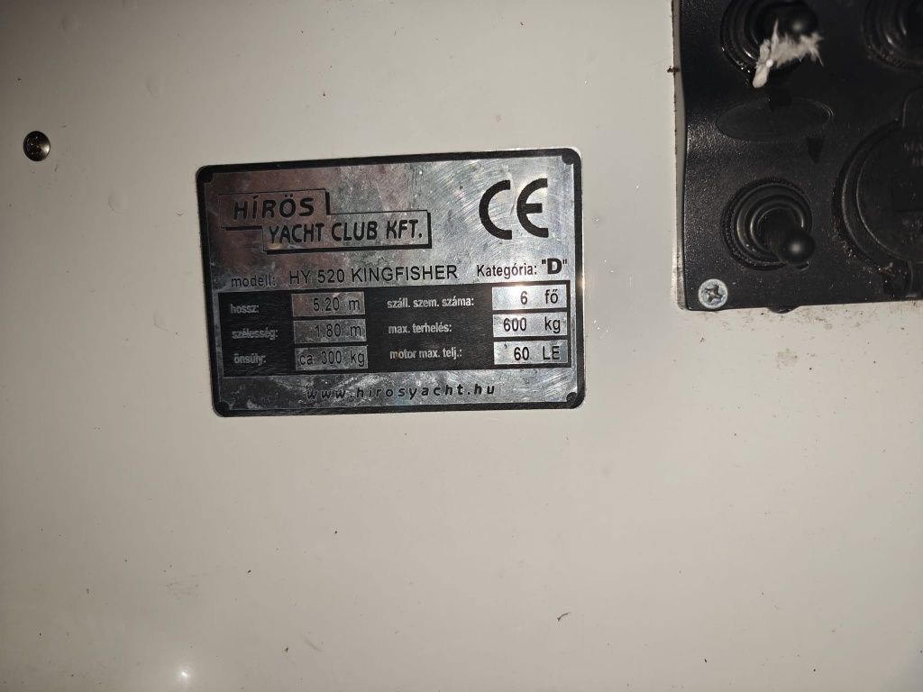 barca catamaran Hirosyacht Kingfisher 520, motor Yamaha 25CP, peridoc