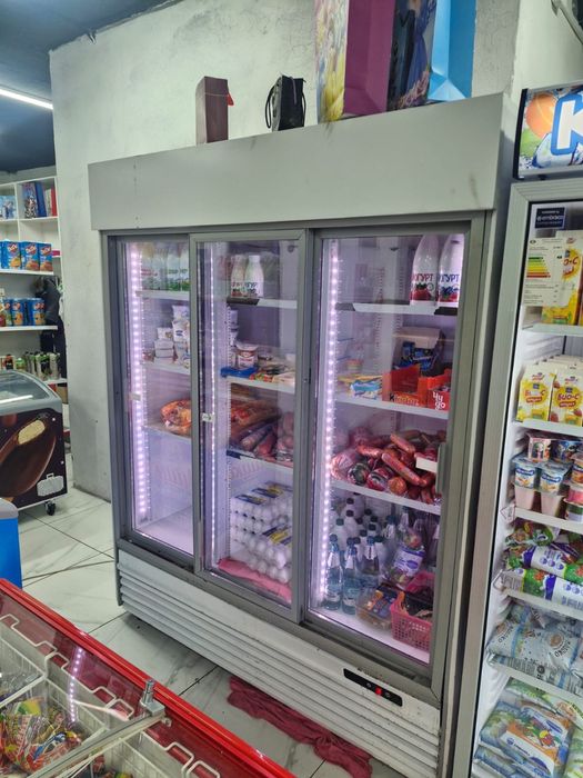 Витринный холодильник