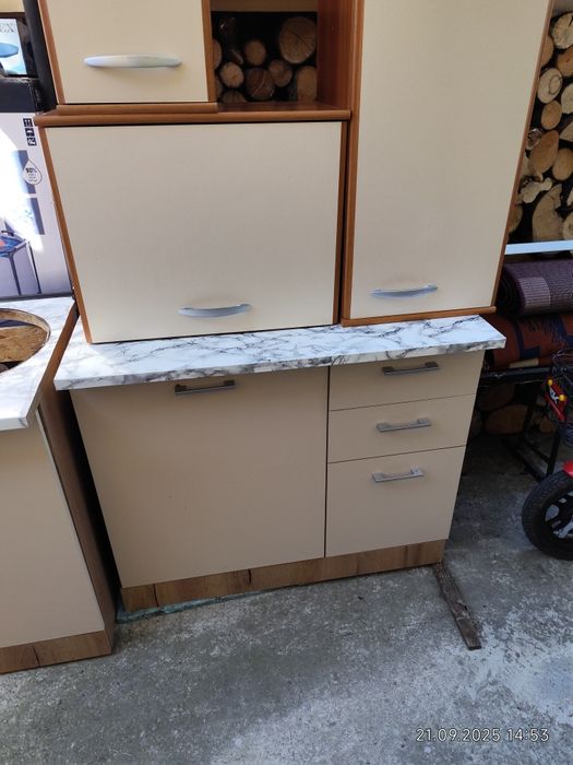 Corp bucatarie și dulap