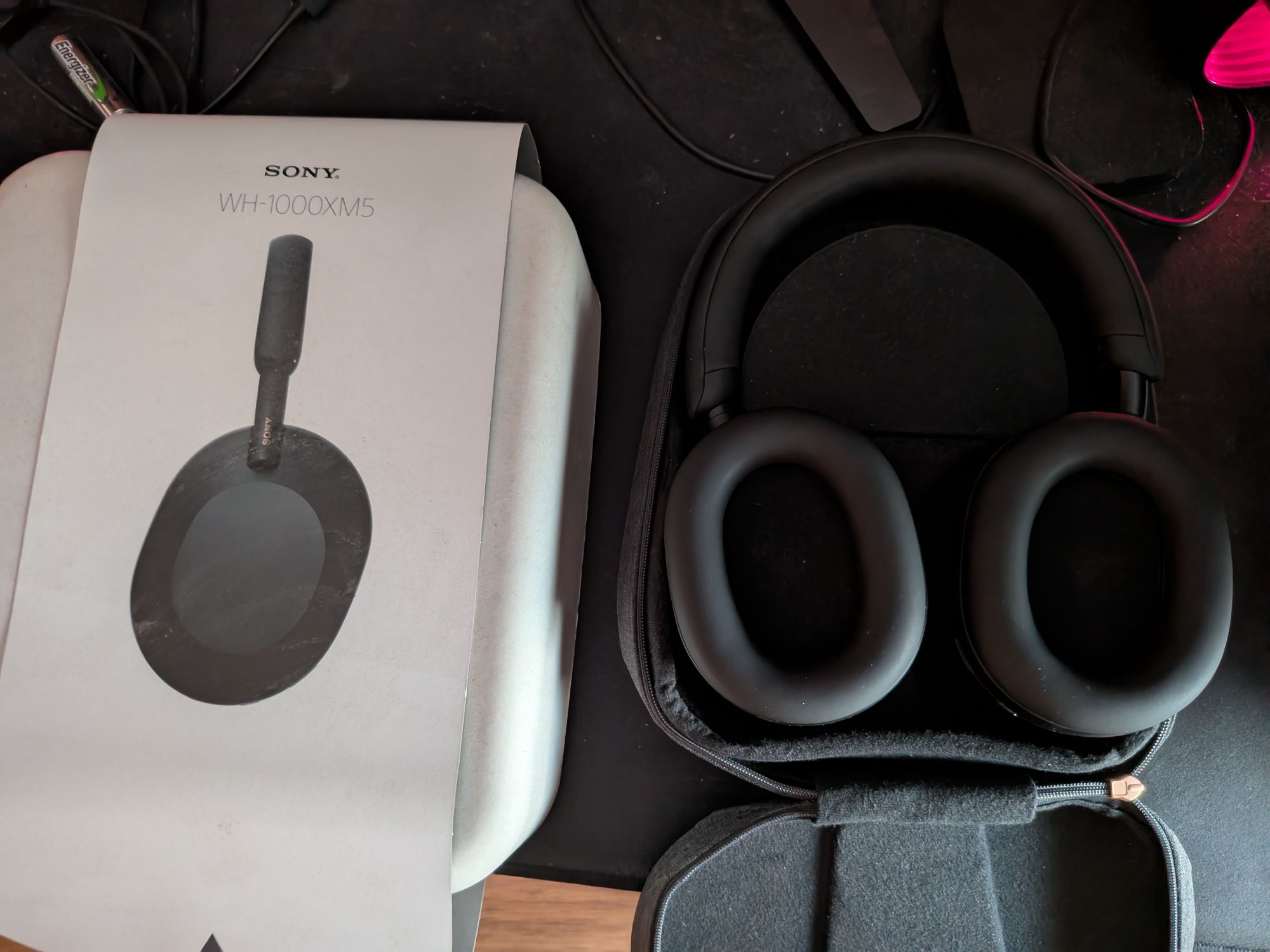 Продавам Sony WH-1000 XM5