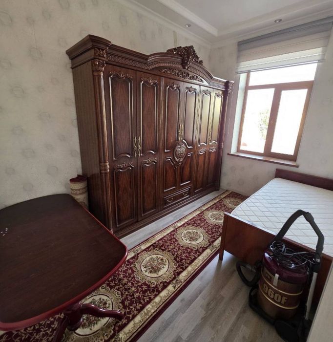 Sebzor G'ofur Gulom metro oldida