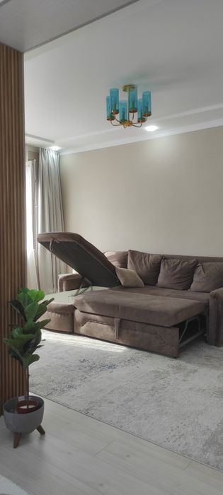 двух.комн.квартира с ремонтом 11мкр-36 дом