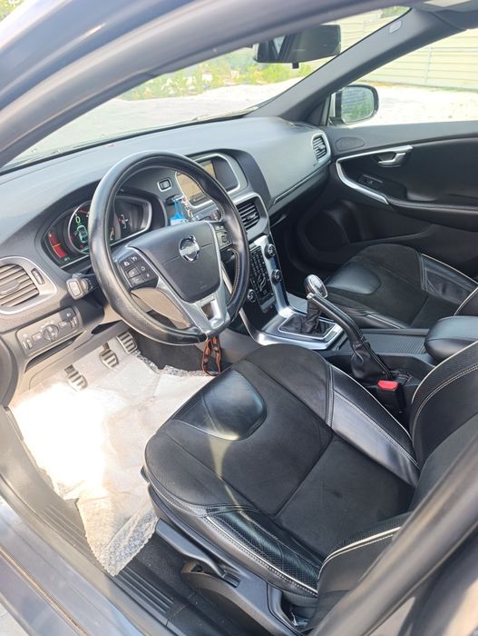 VOLVO V40  R -design. Recent înmatriculată. URGENT !!!