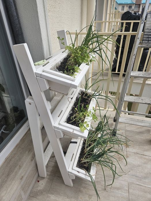 Ghiveci flori-jardiniera etajata