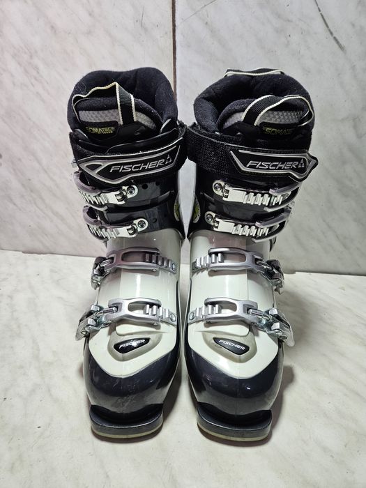 Clapari ski schi  Fischer mondo 25,5  corespunde mărimii 39