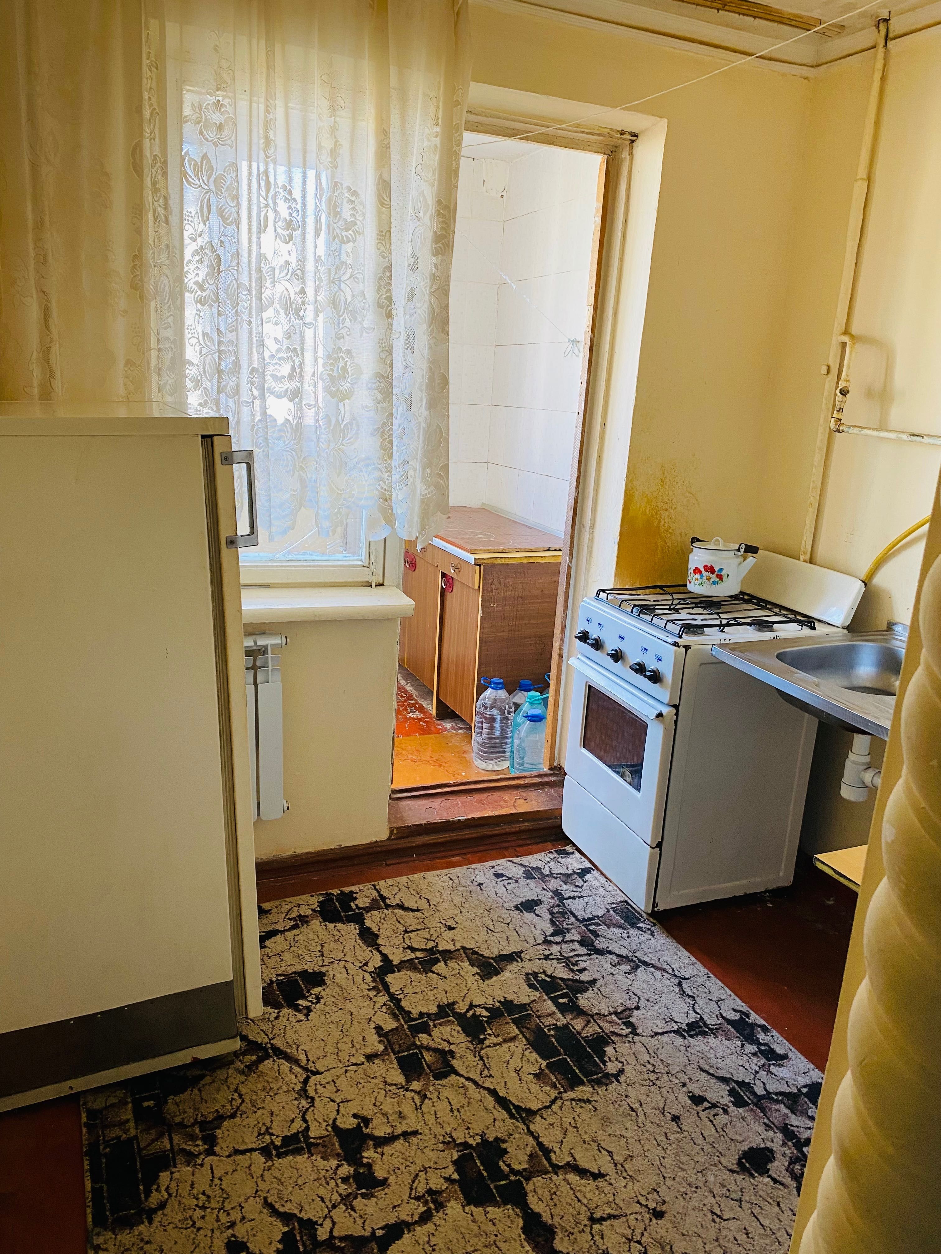Аренда квартира Чирчик 2 хонали узимники 200 $ 2-этаж Актябрь бозор