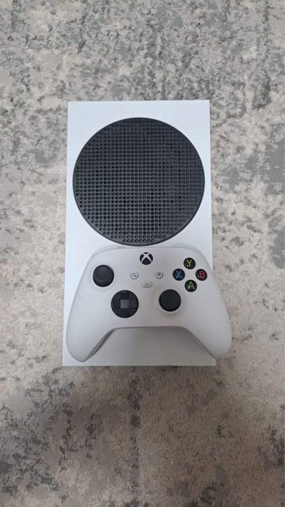 X BOX S консоль.