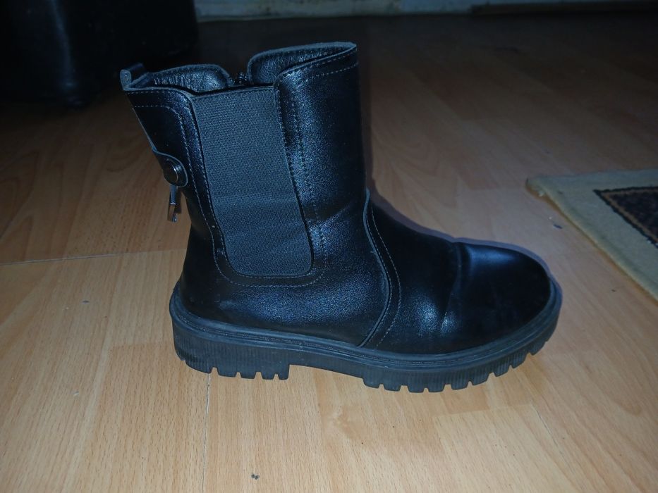 Vând ghete damă îmblănite piele