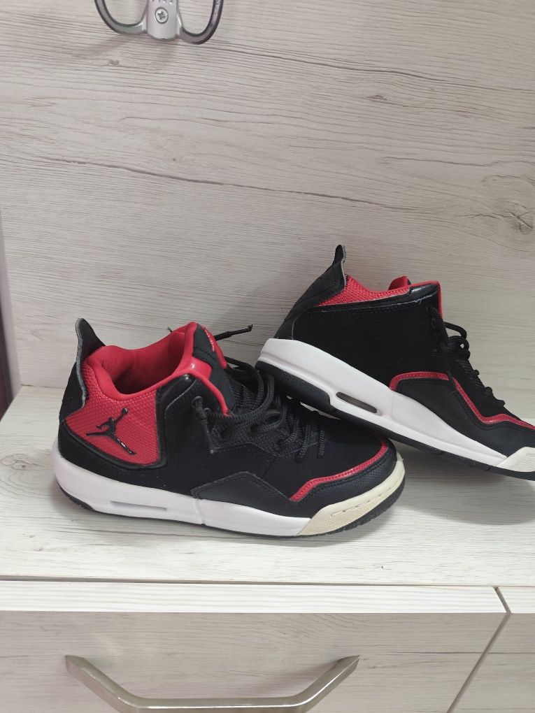 Кецове Nike Jordan 35 номер