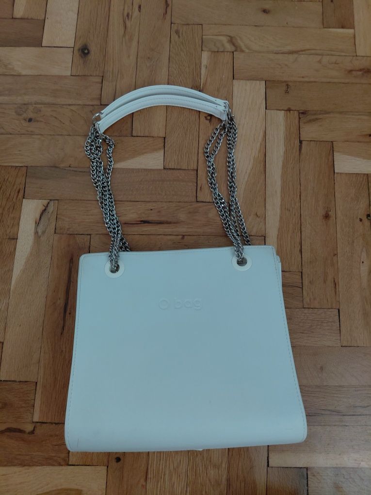 Бяла чанта O Bag, дръжки със синджири