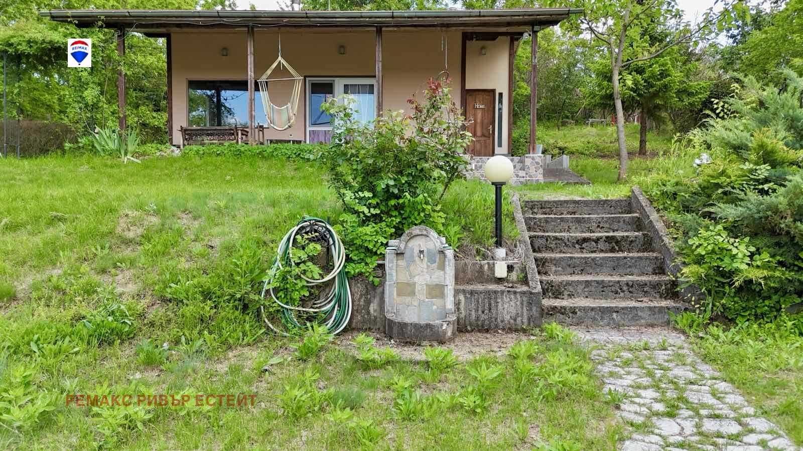 Вила с панорамна гледка за продажба в с. Нисово