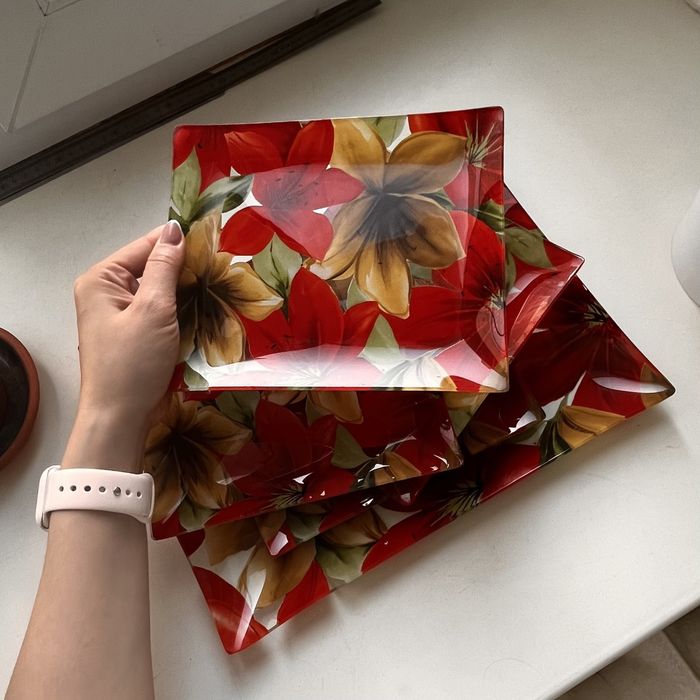 Тарелки набор ( 6 шт десертных + 1 большая )