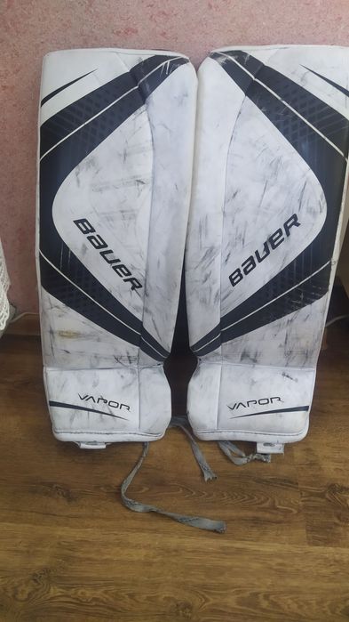 Продам щитки вратаря