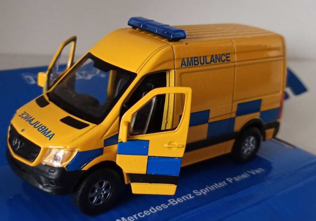 Macheta Mercedes Sprinter Panel Van Ambulanta 2016 - Welly 1/40