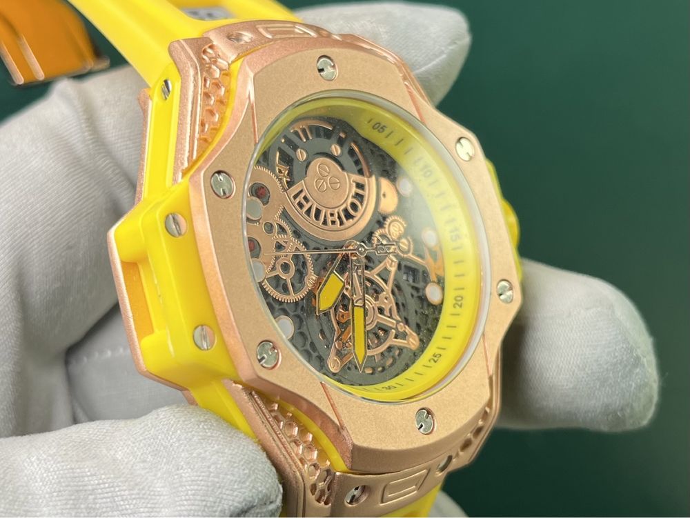 Часовник Hublot в жълто