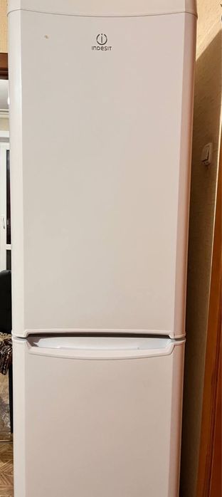 Продам холодильник indesit nba20