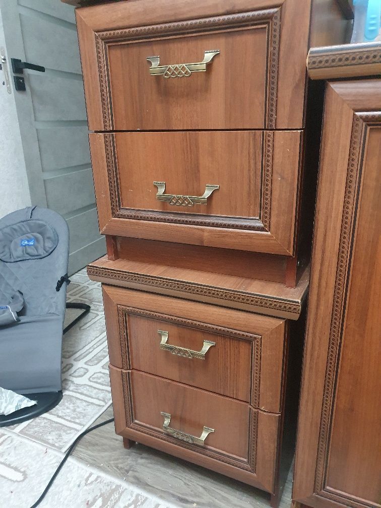 Srochna spalni garnitur sotiladi