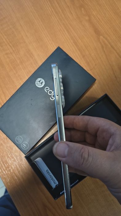 Motorola edge 20 ЗАПАЗЕН  до 25.11