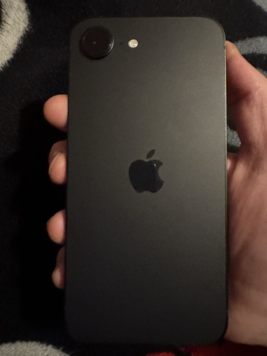 Vand iPhone 15 Pro Max/16E/16 Pro impecabile