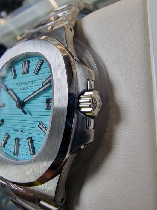 Amanet Vitan 107 Ceas Patek Nautilus Tiffany Nou