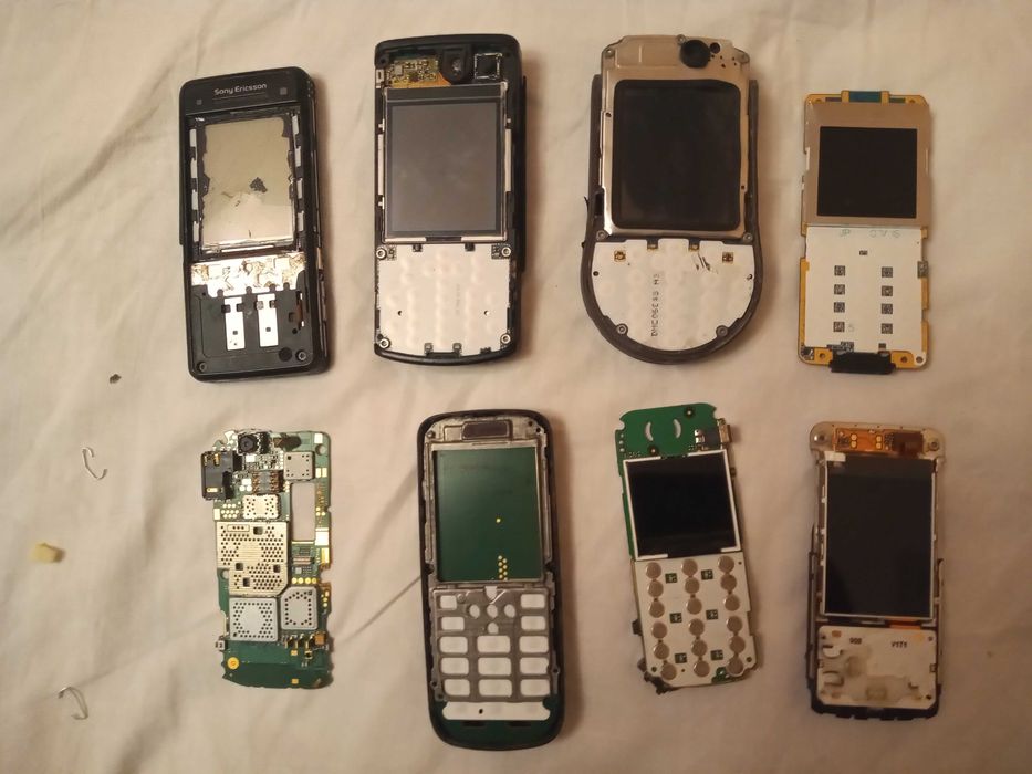 Телефони,зарядни,батерии,протектори,панели и др. - на изгодни цени !