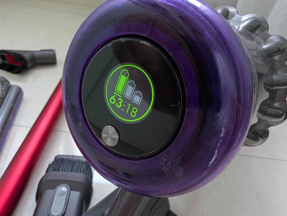 Dyson V10 aspirator si Dyson Outsize