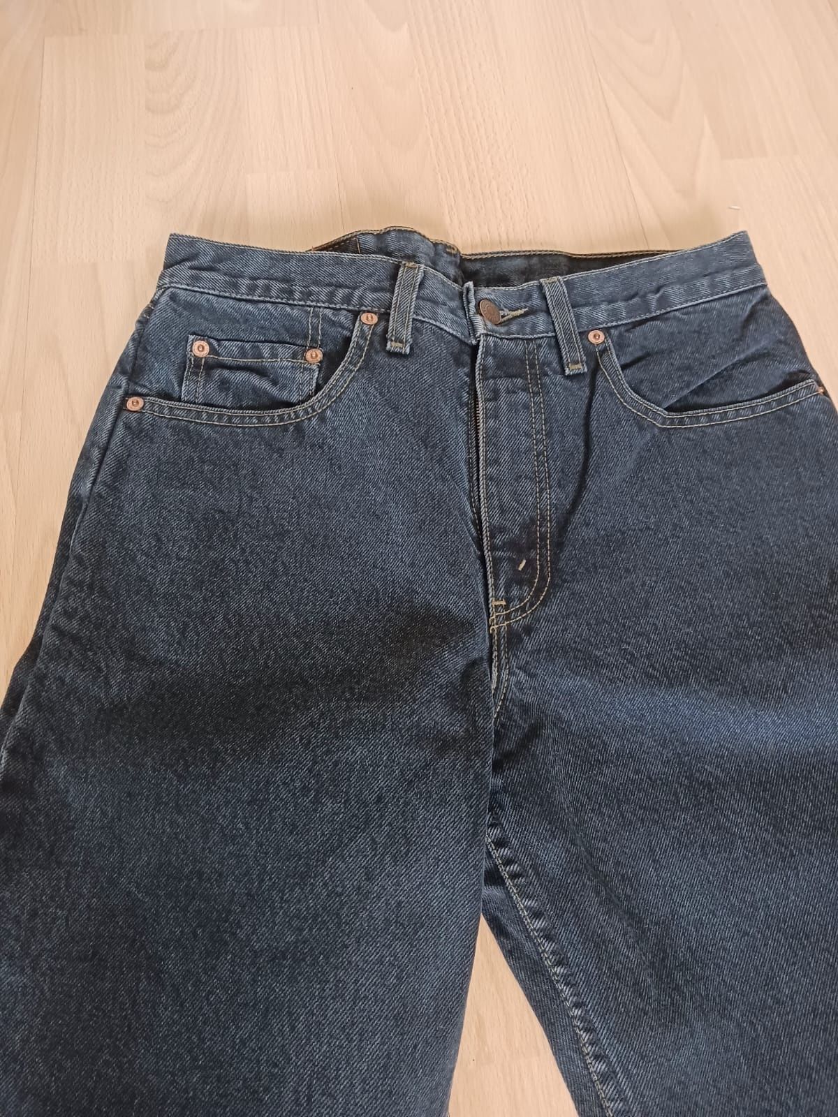 Vand blugi LEVI STRAUSS eticheta portocalie