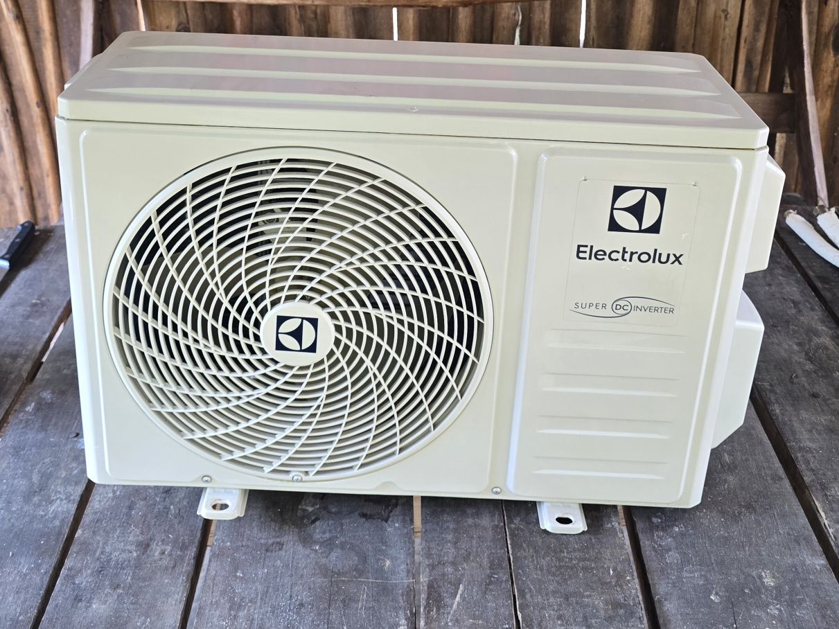 Aer conditionat ELECTROLUX EACS/I-12HEL/N8 EEC, 12000 BTU, A++/A+, Inc