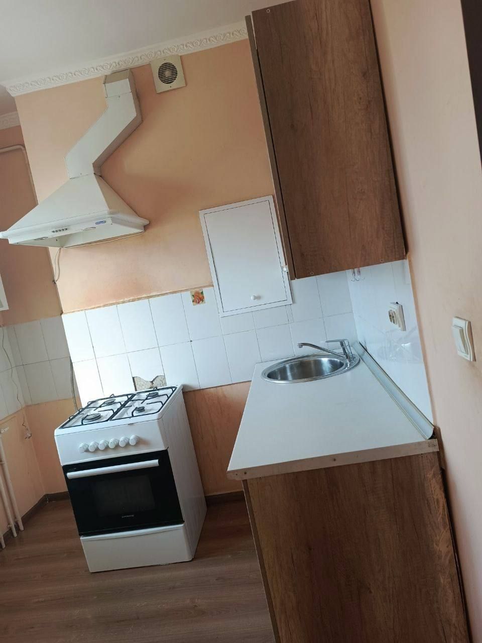 Sotiladi Sergeli 5a. 3 xona remont yaxshi. Naqd va Ipotekaga