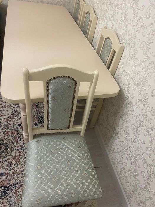 Продается стол и 6 стульев