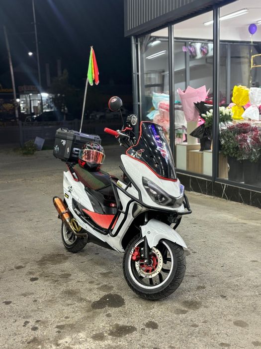 Продам мопед 180 к