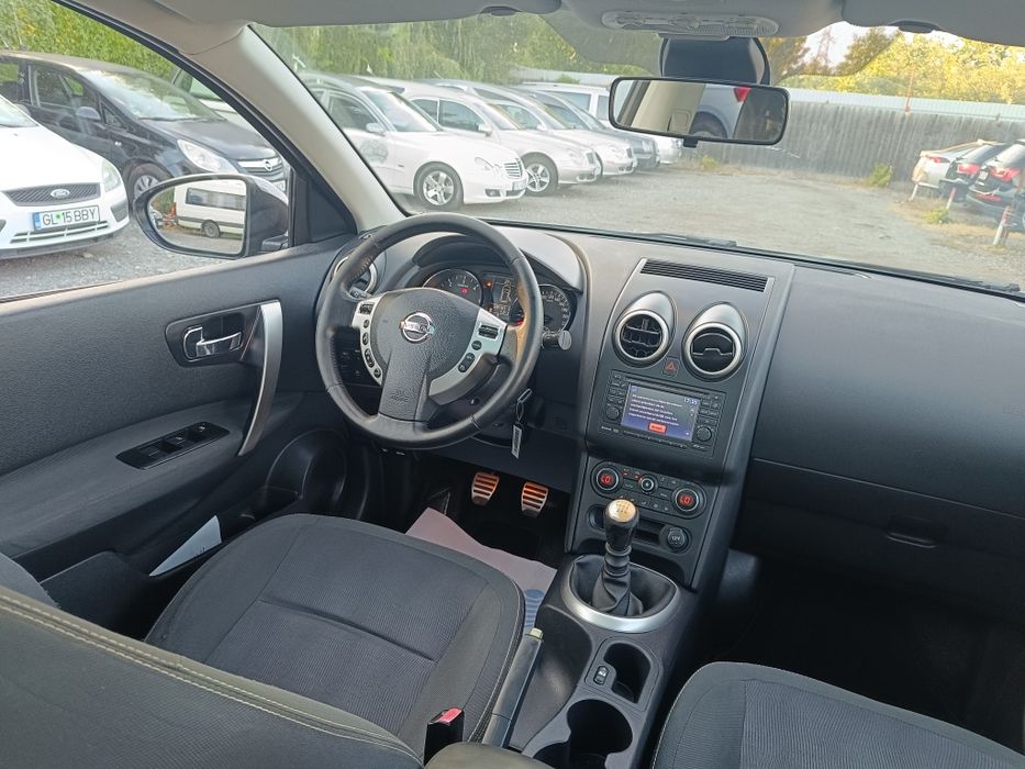 Nissan Qashqai 1.5 diesel 110 cp 7 locuri an 2014