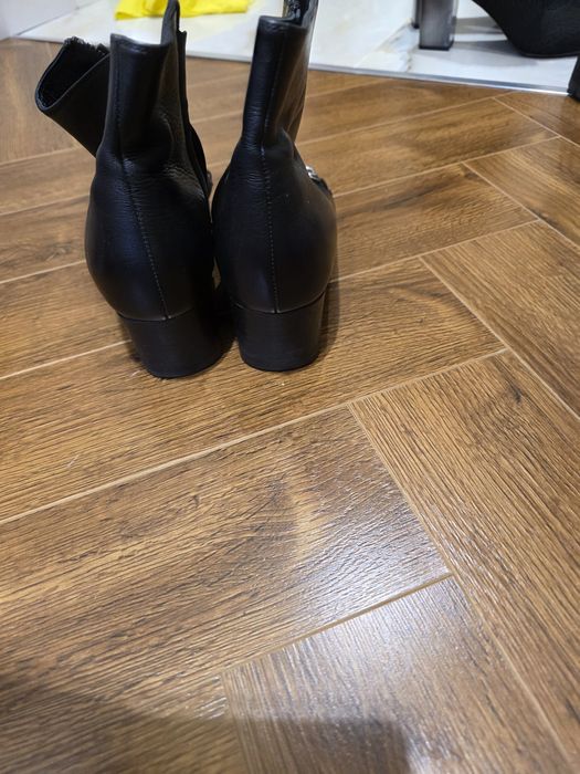 Продам женские ботиночки. TOM FORD.В хорошем состоянии