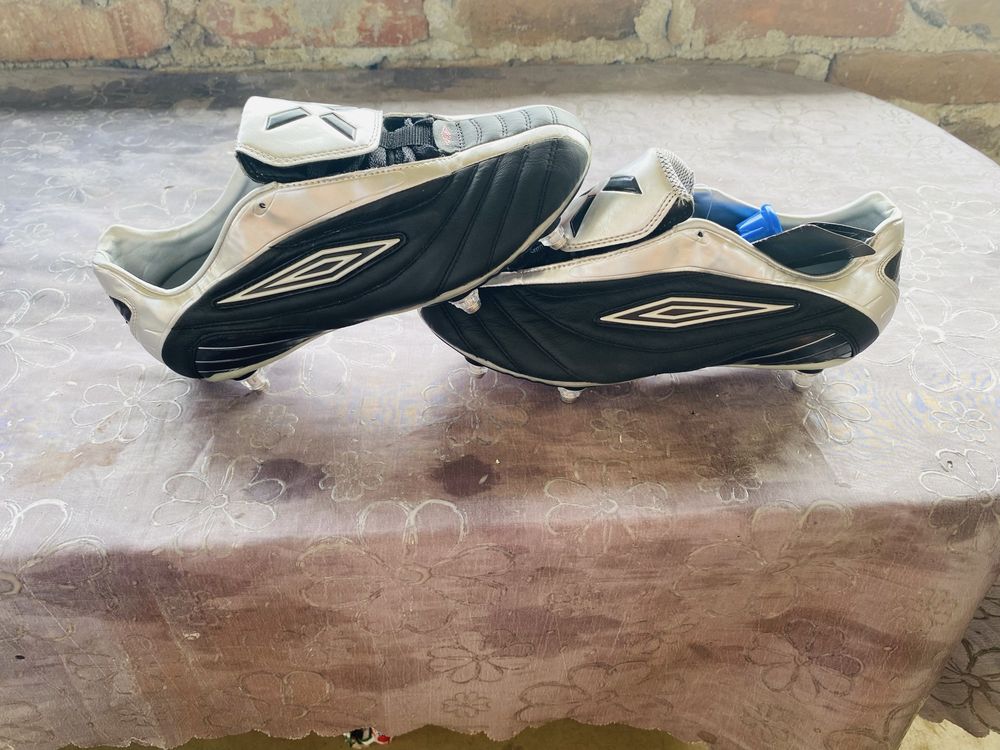 Футболни обувки Nike, Adidas, Umbro